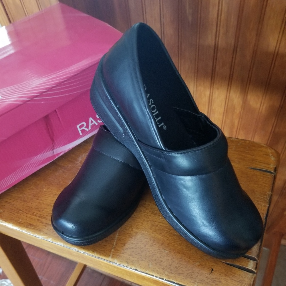 Black nursing shoes